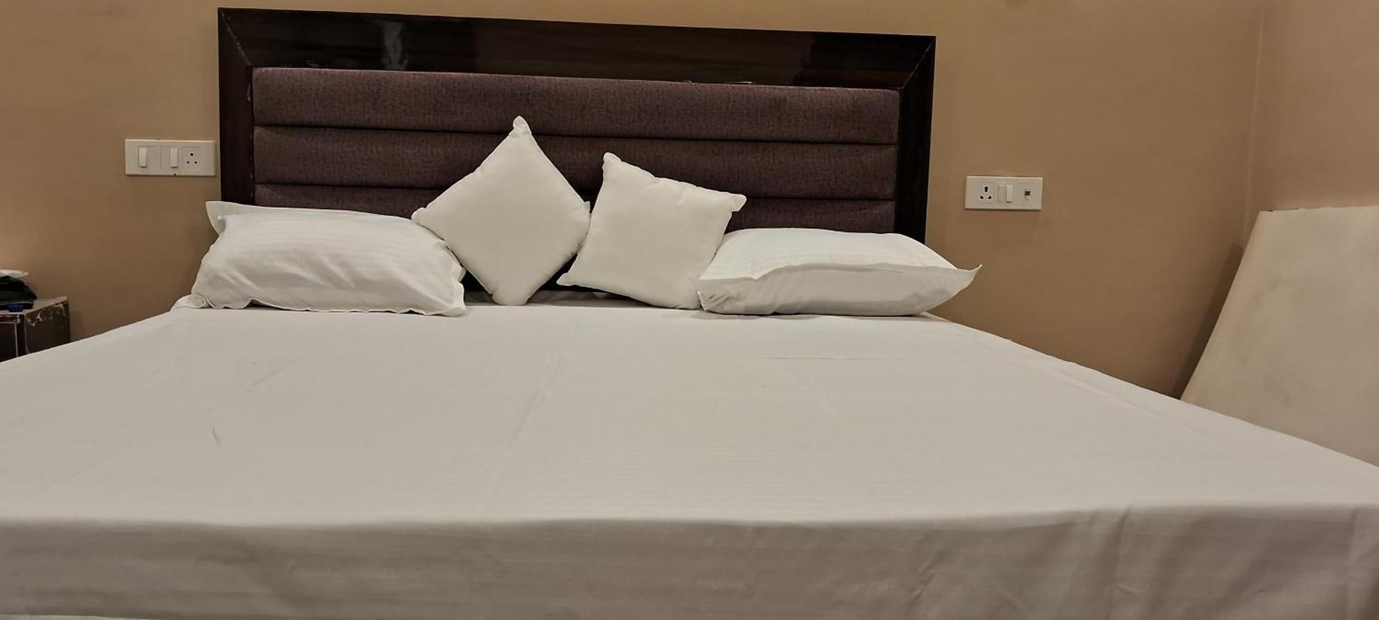 Shree Janki Palace Hotel Ayodhya Bagian luar foto