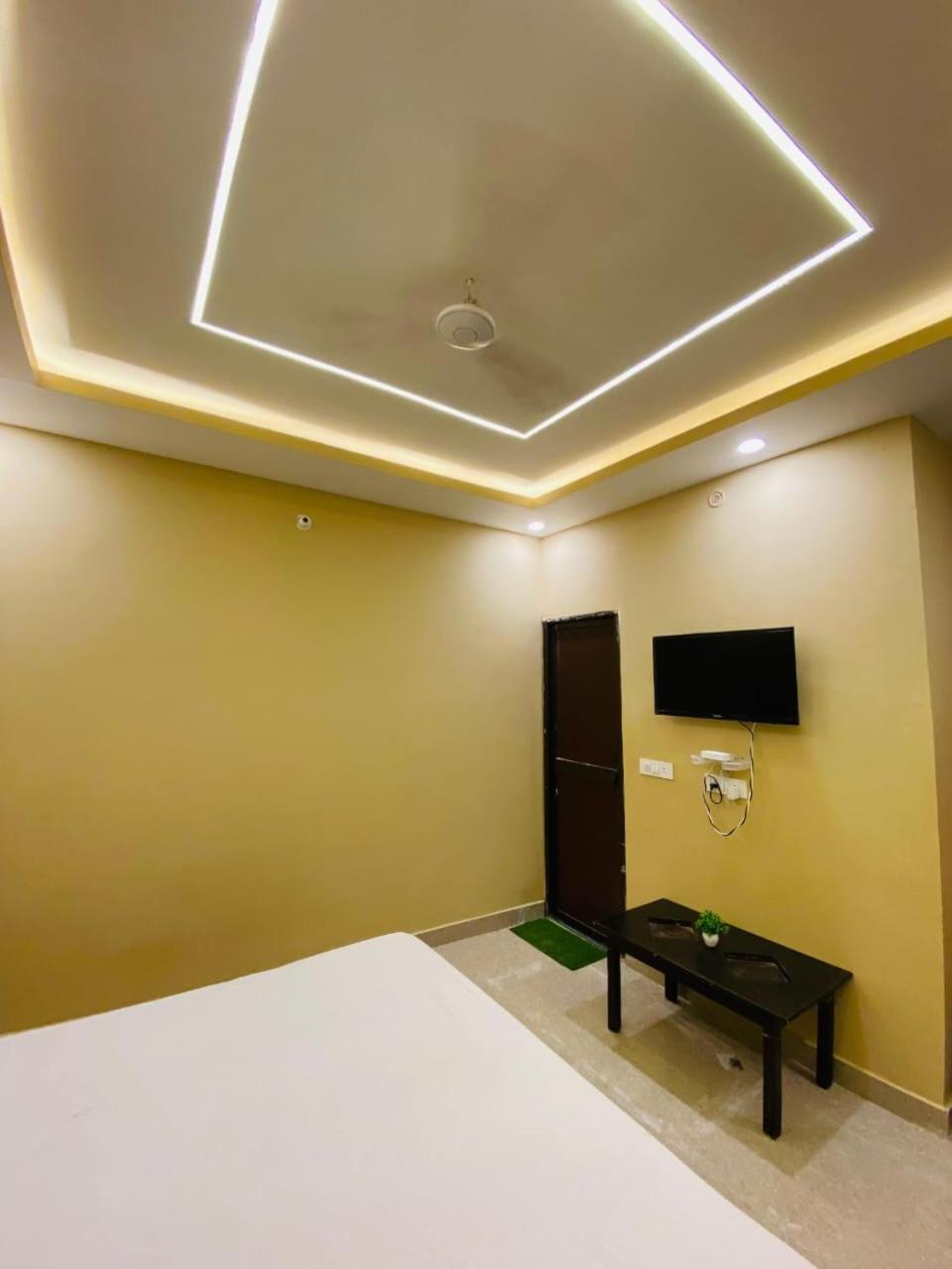 Shree Janki Palace Hotel Ayodhya Bagian luar foto